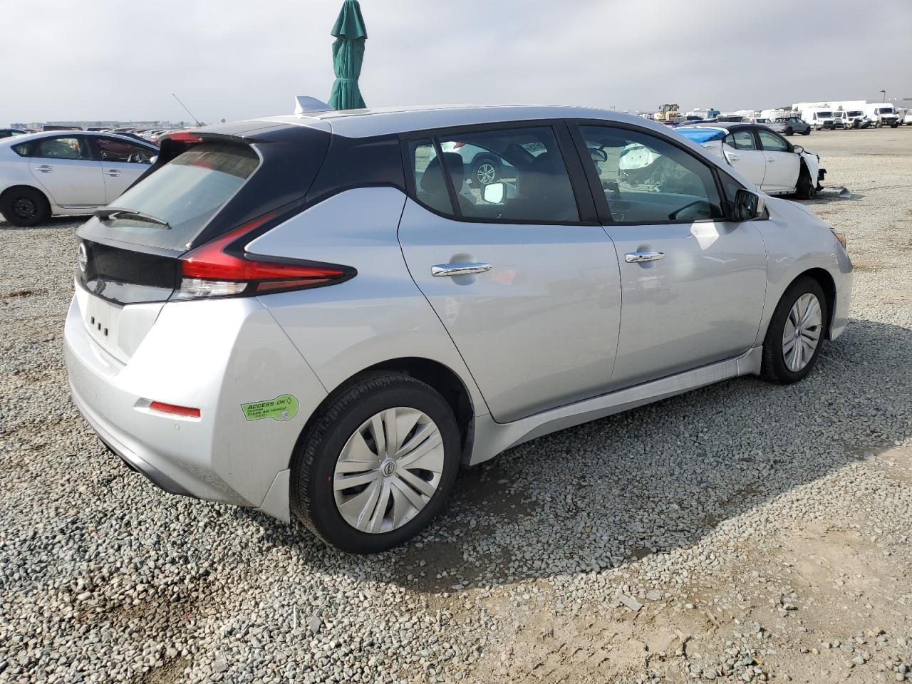 2023 Nissan Leaf S - Фото 3