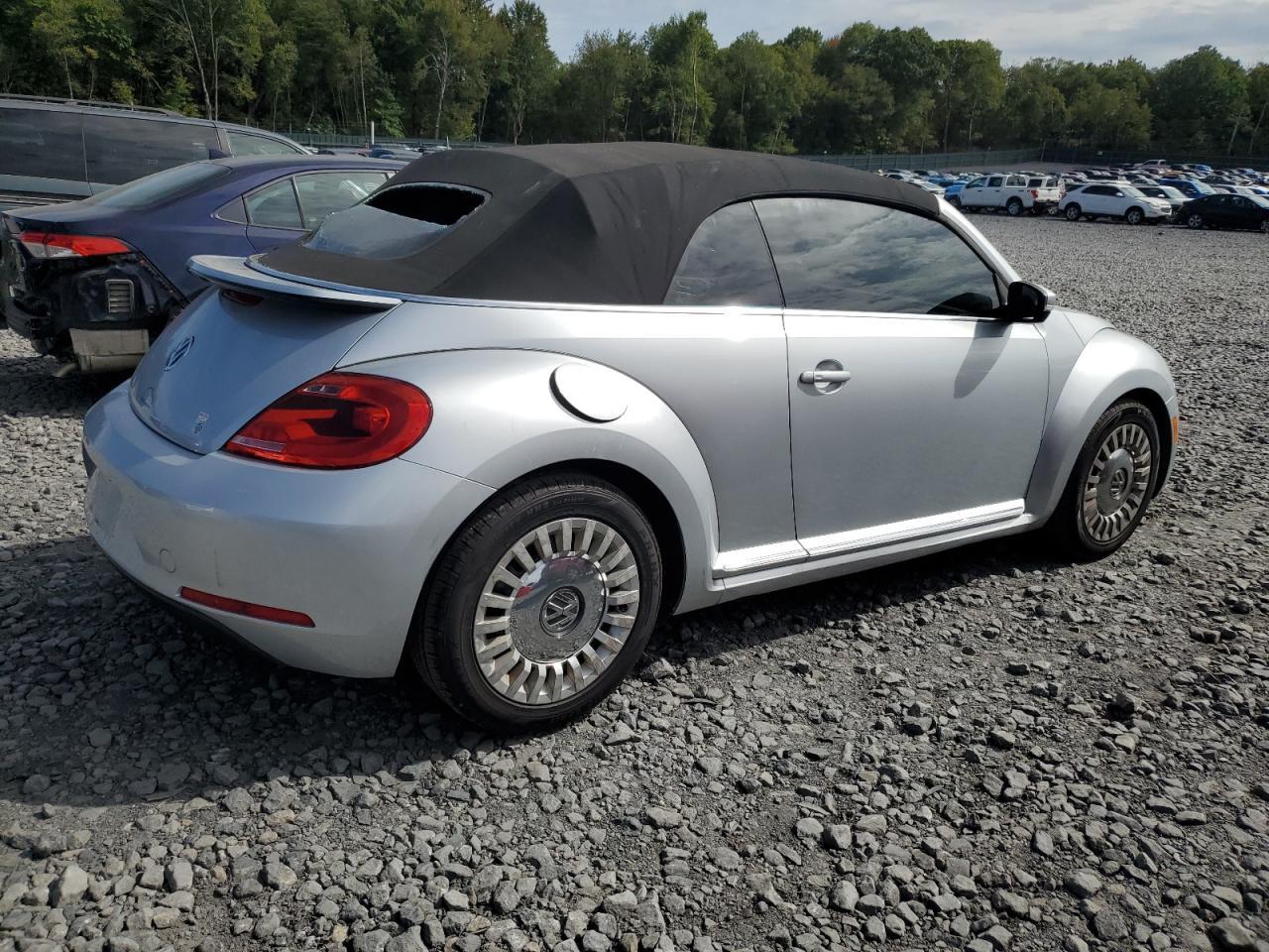 2013 Volkswagen Beetle - Image 3