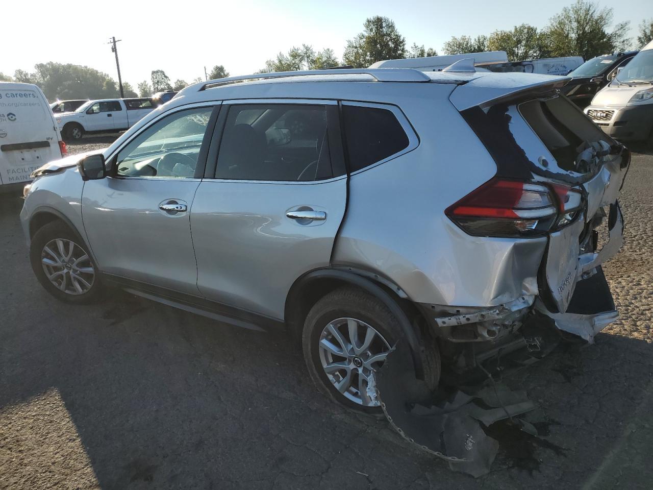 2017 Nissan Rogue S - Фото 2