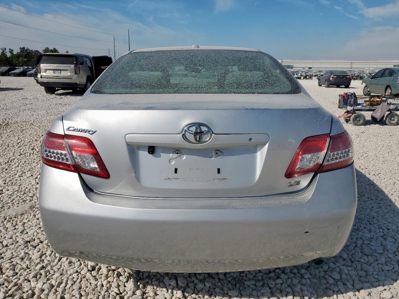 2010 Toyota Camry Base - Фото 6