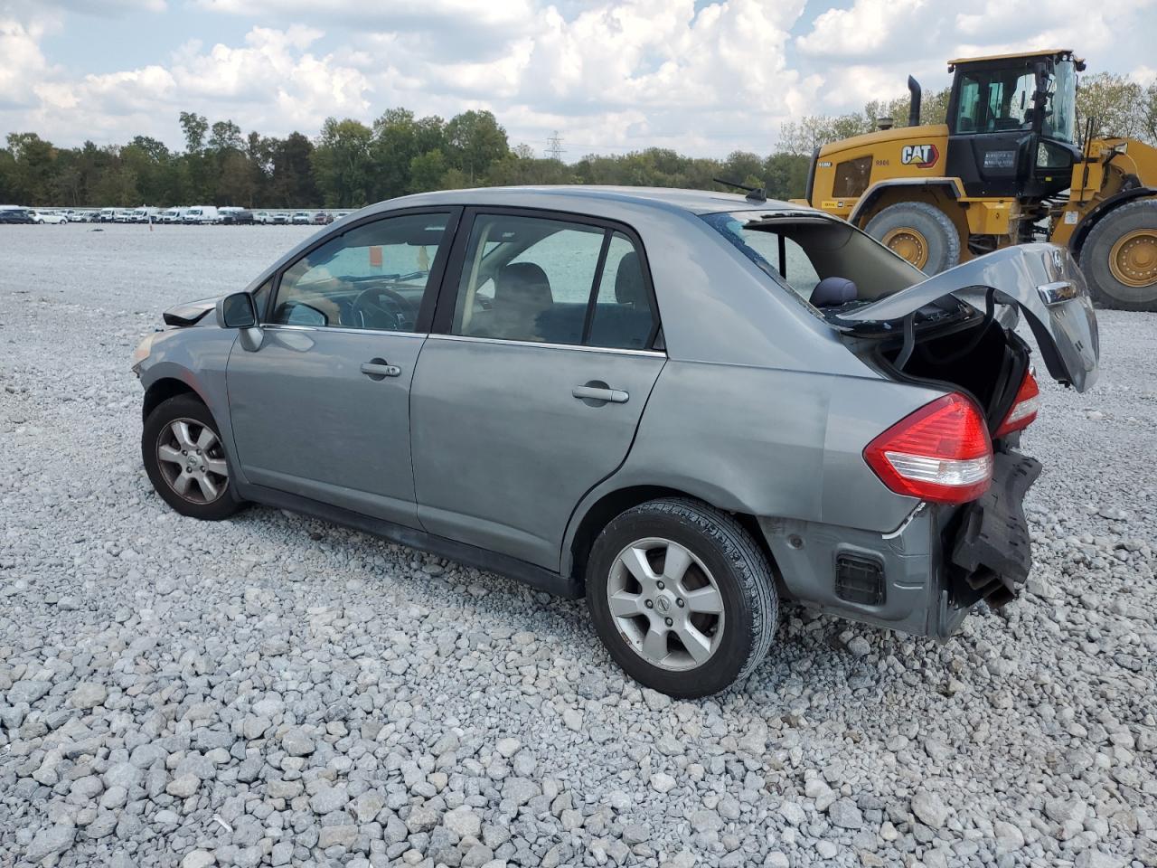 2009 Nissan Versa S - Image 2