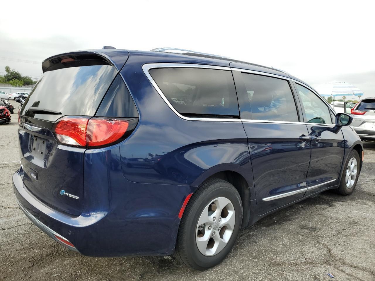 2018 Chrysler Pacifica Hybrid Touring L - Фото 3