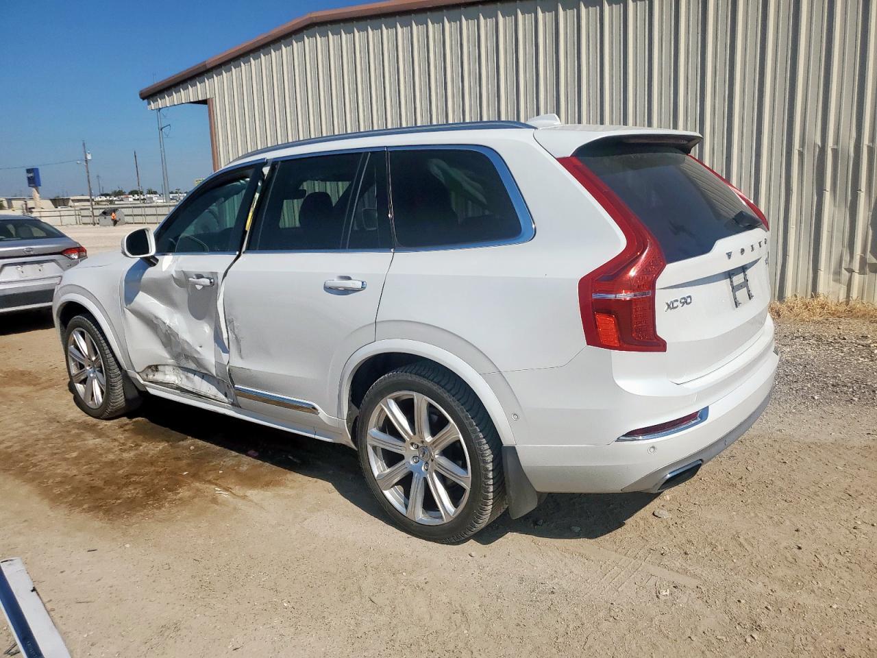 2017 Volvo Xc90 T6 - Image 2