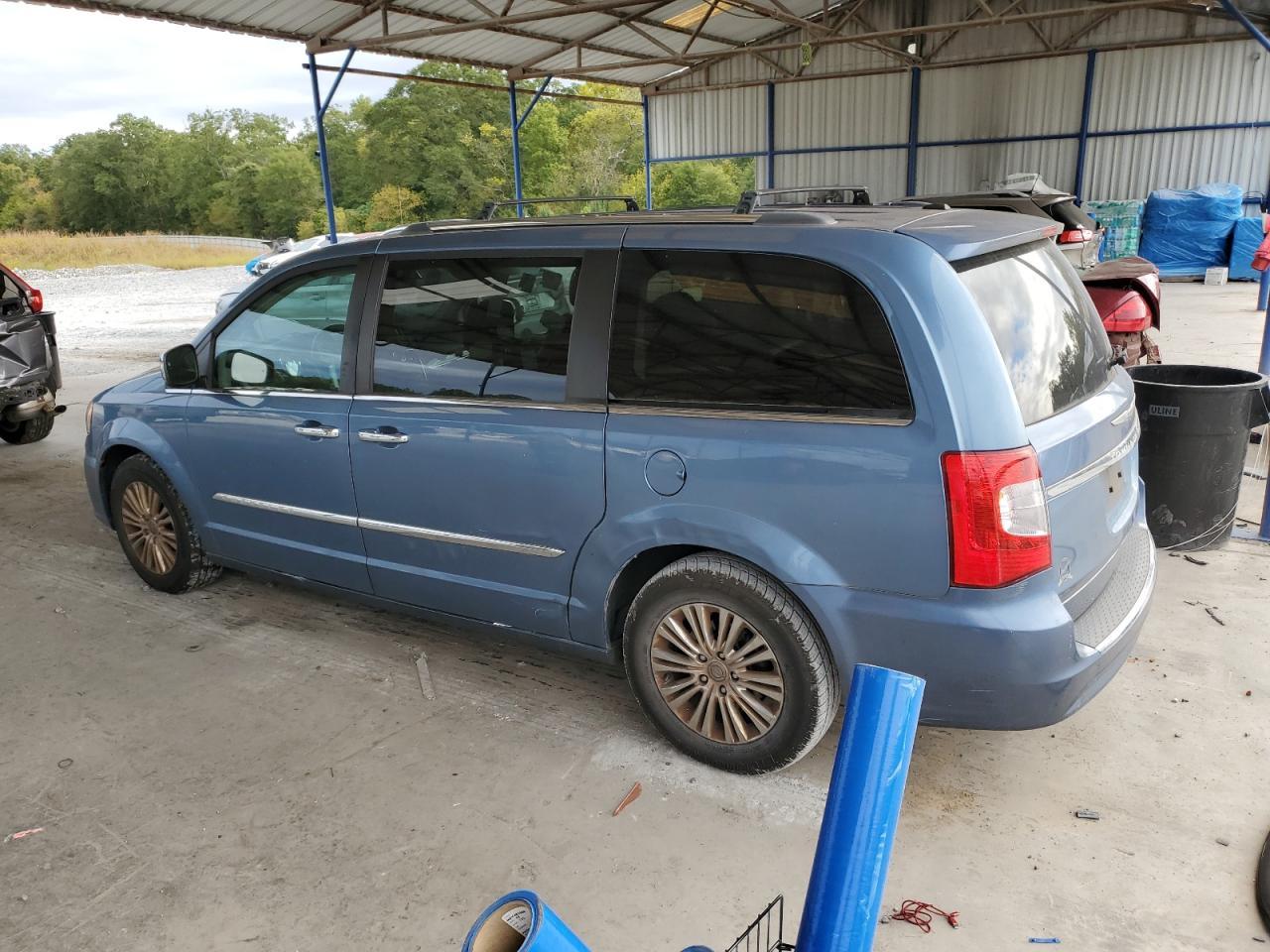 2011 Chrysler Town & Country Limited - Image 2