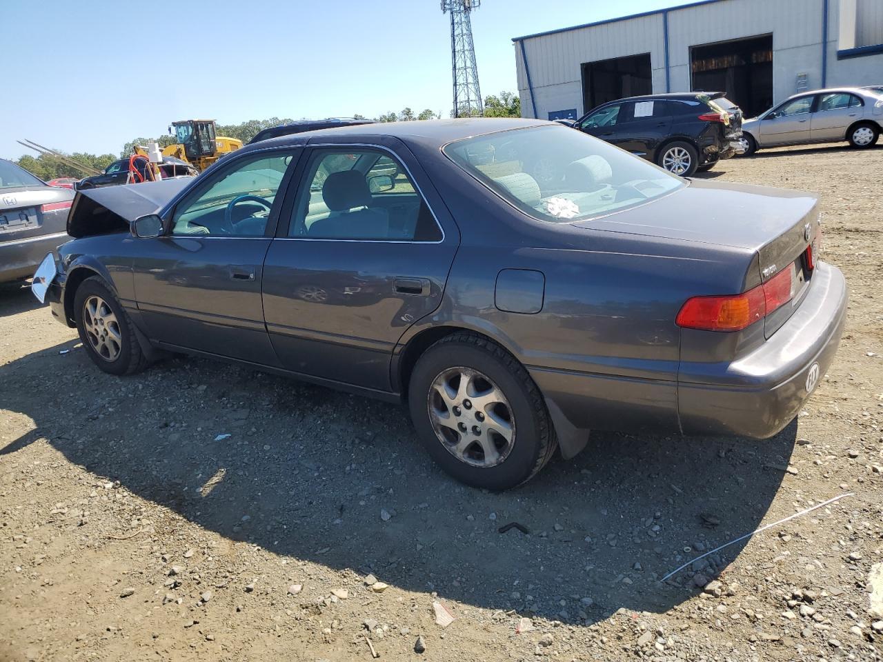 2000 Toyota Camry Le - Image 2