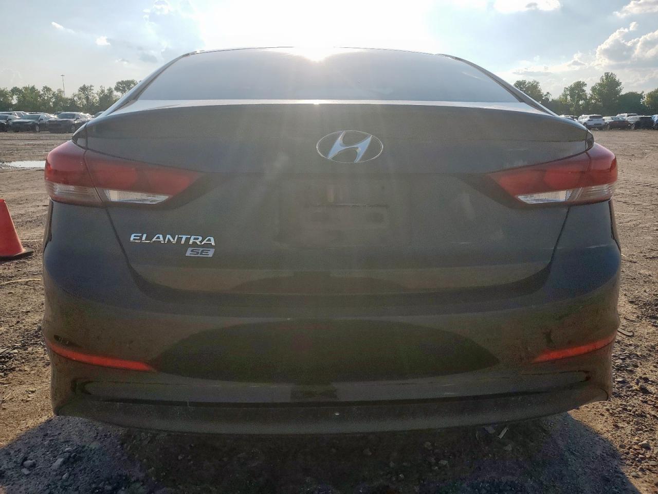 2018 Hyundai Elantra Se - Image 6