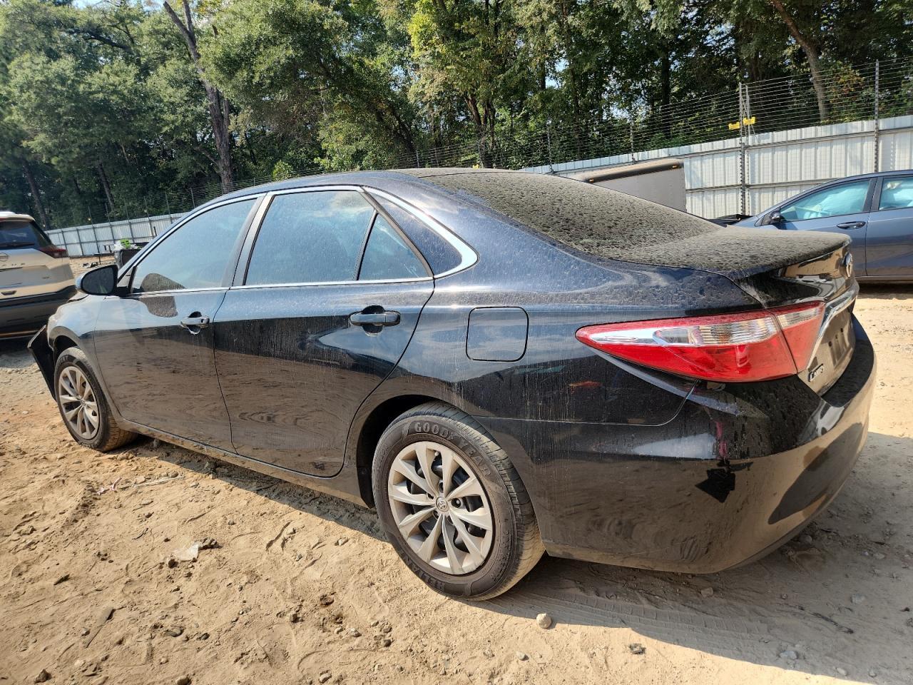2017 Toyota Camry Le - Фото 2