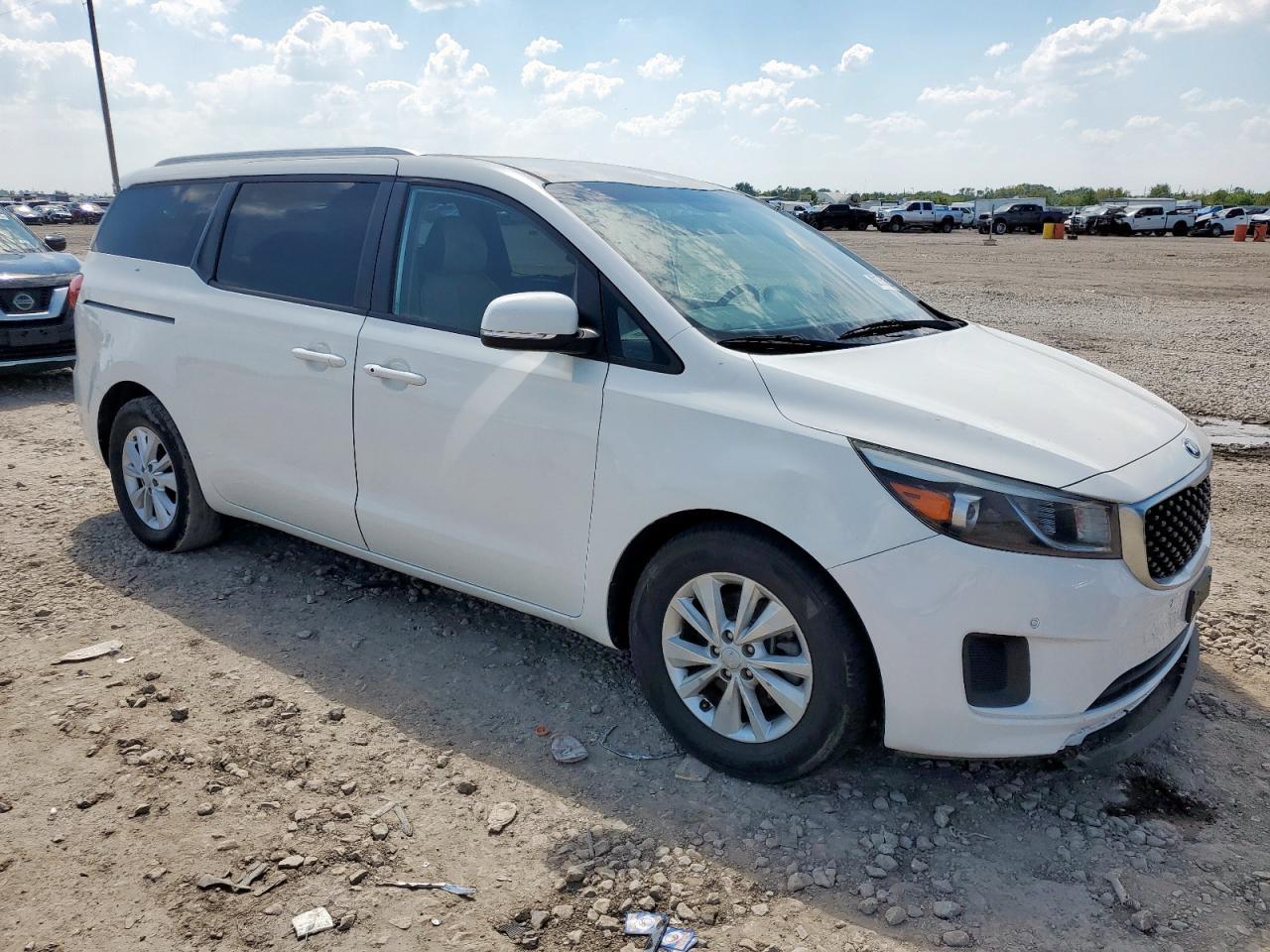 2017 Kia Sedona Lx - Image 4