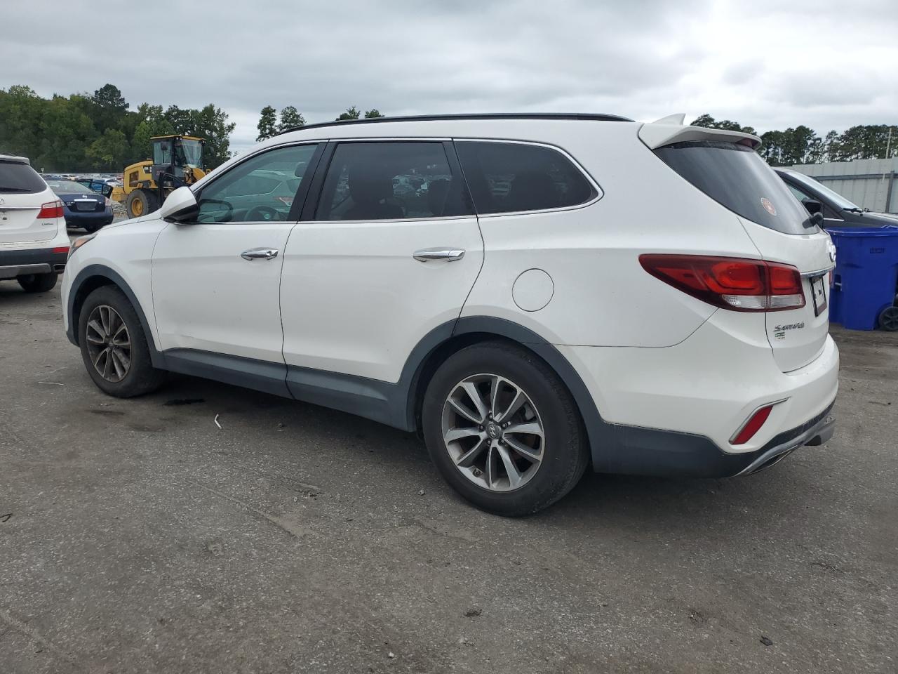 2017 Hyundai Santa Fe Se - Image 2