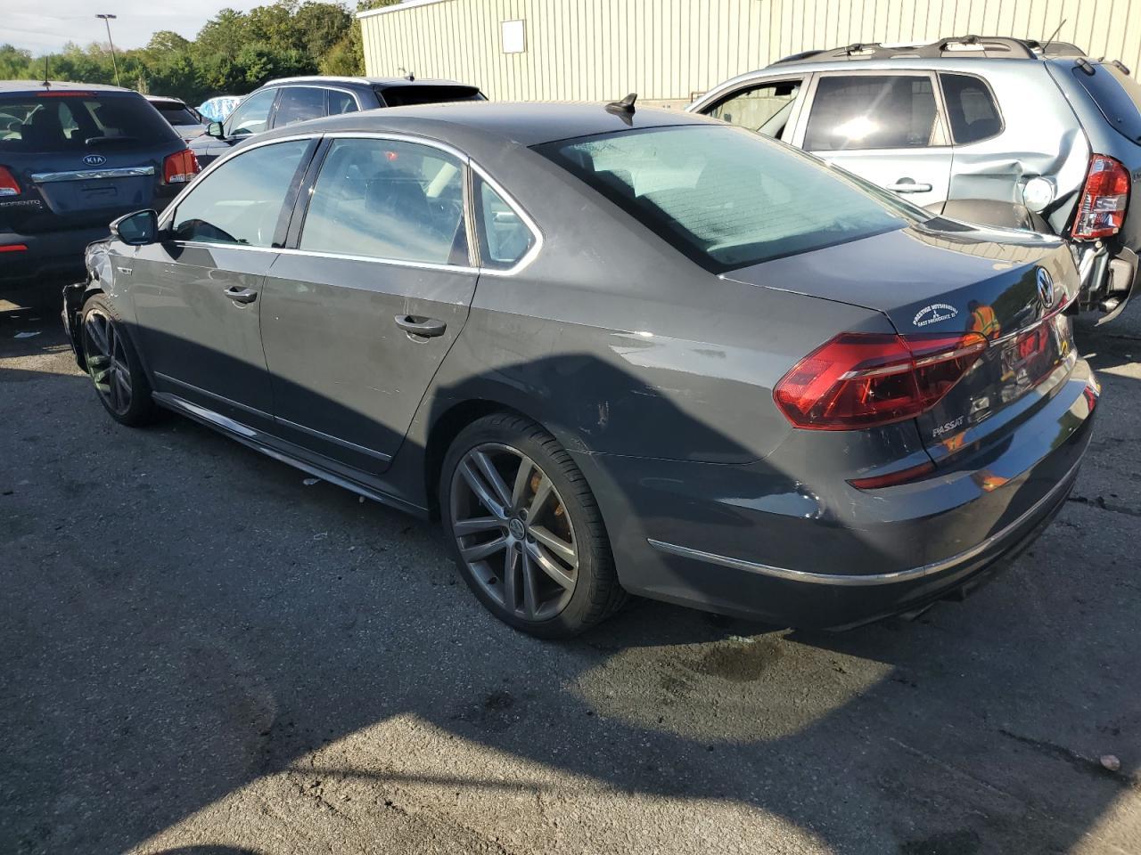 2017 Volkswagen Passat R-Line - Фото 2