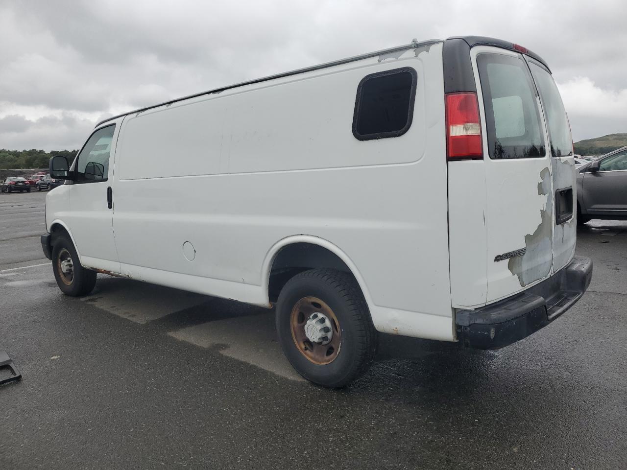 2008 Chevrolet Express G2500 - Image 2