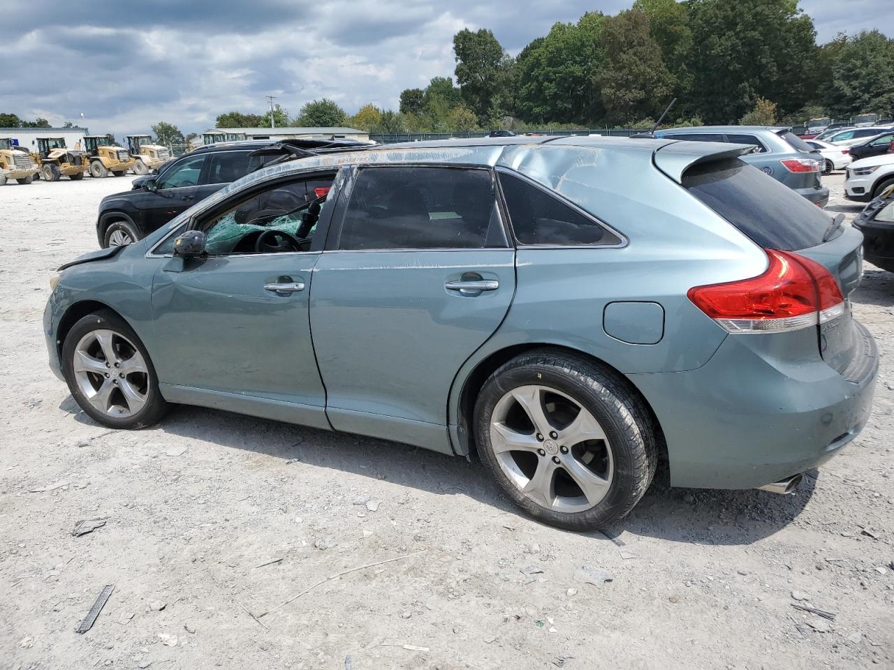 2010 Toyota Venza - Image 2