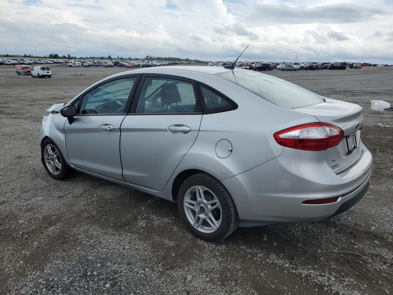2019 Ford Fiesta Se - Фото 2