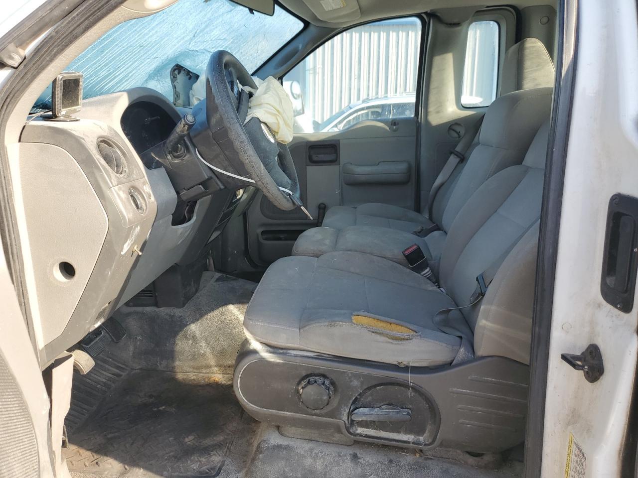 2005 Ford F150 - Image 7