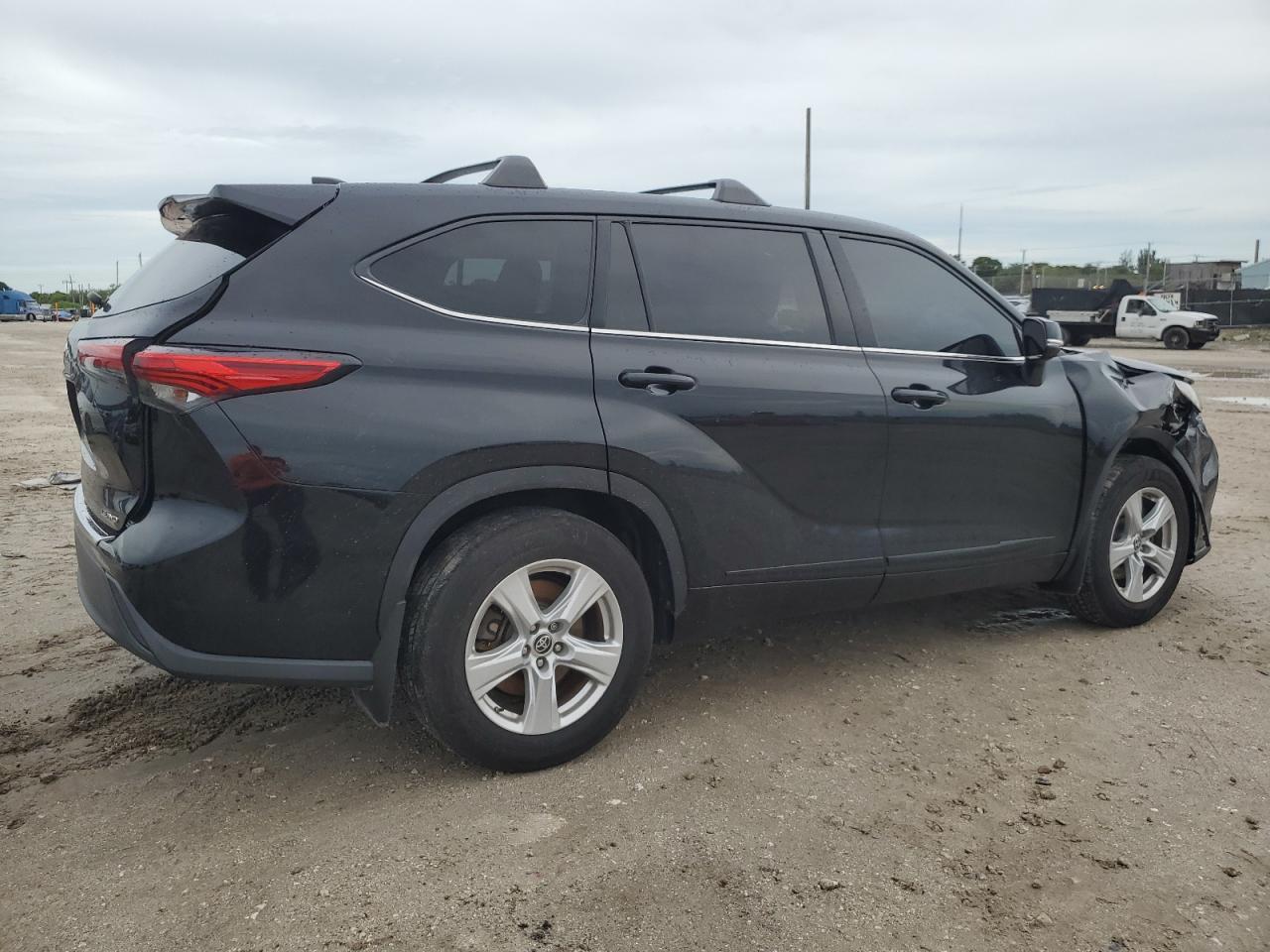 2021 Toyota Highlander L - Фото 3