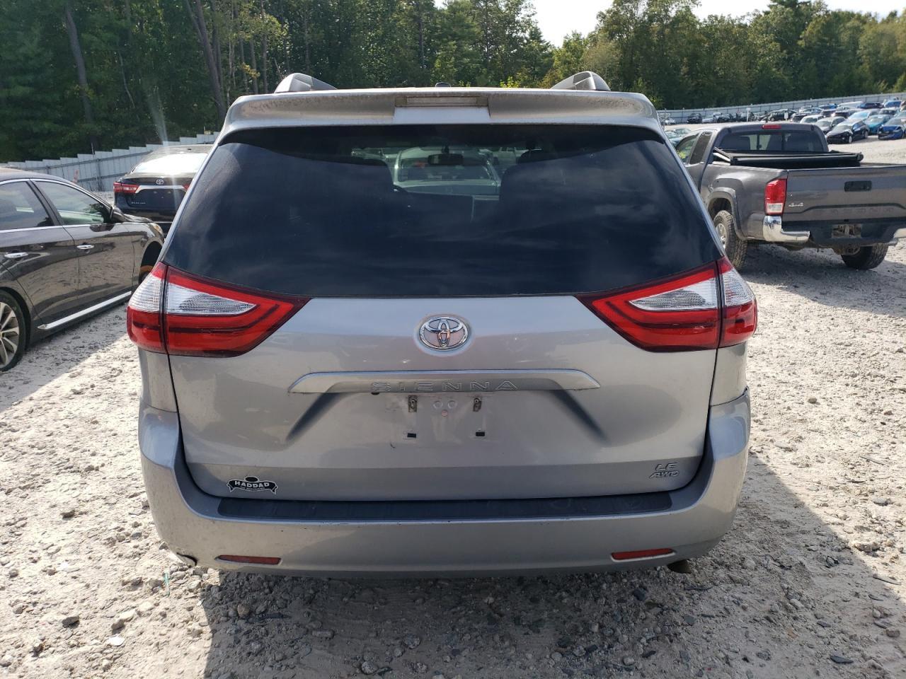 2017 Toyota Sienna Le - Фото 6