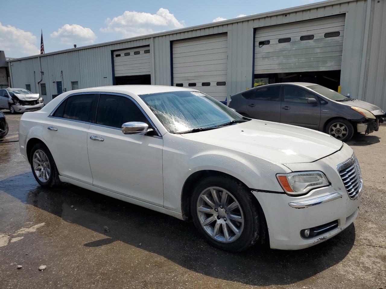 2013 Chrysler 300C - Фото 4