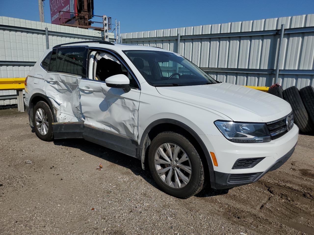 2018 Volkswagen Tiguan Se - Фото 4