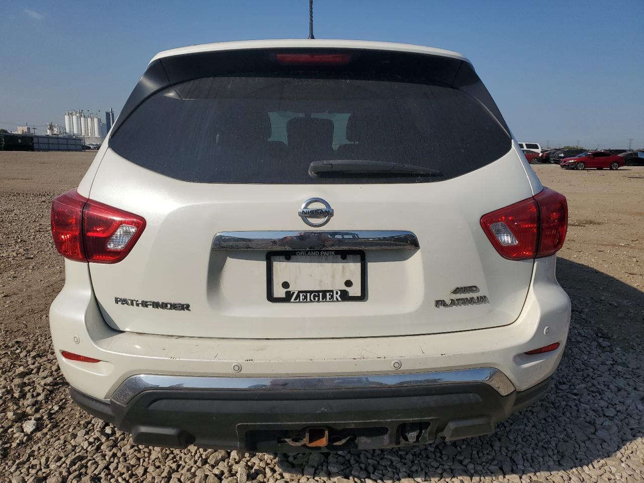 2018 Nissan Pathfinder S - Image 6