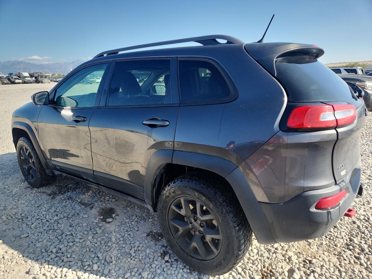 2015 Jeep Cherokee Trailhawk - Image 2