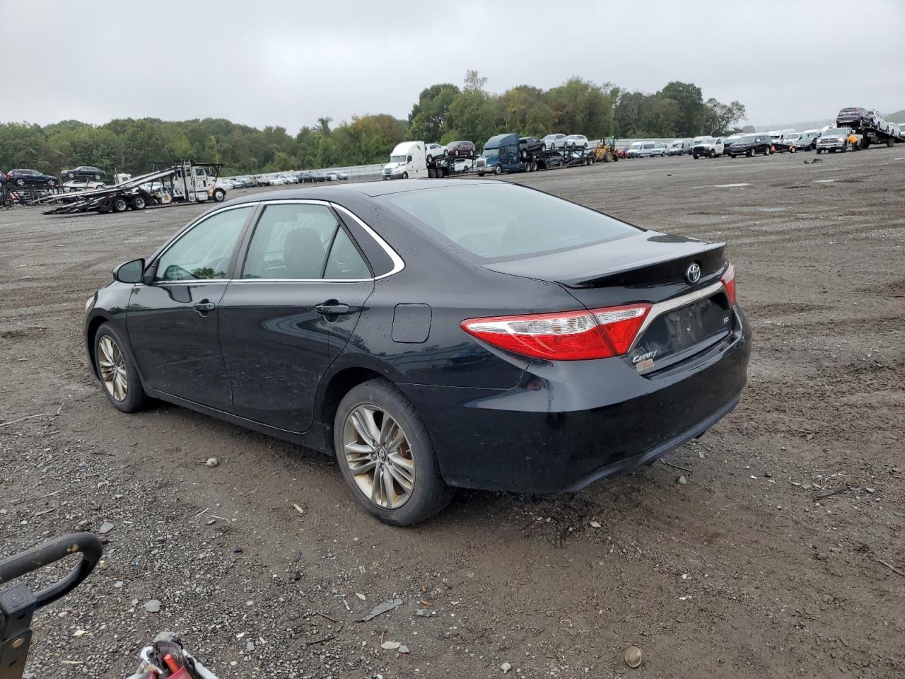 2017 Toyota Camry Le - Фото 2