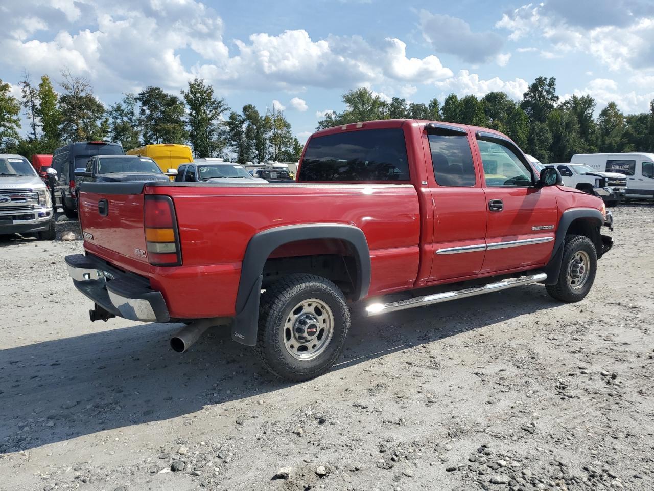 2004 GMC Sierra C2500 Heavy Duty - Image 3