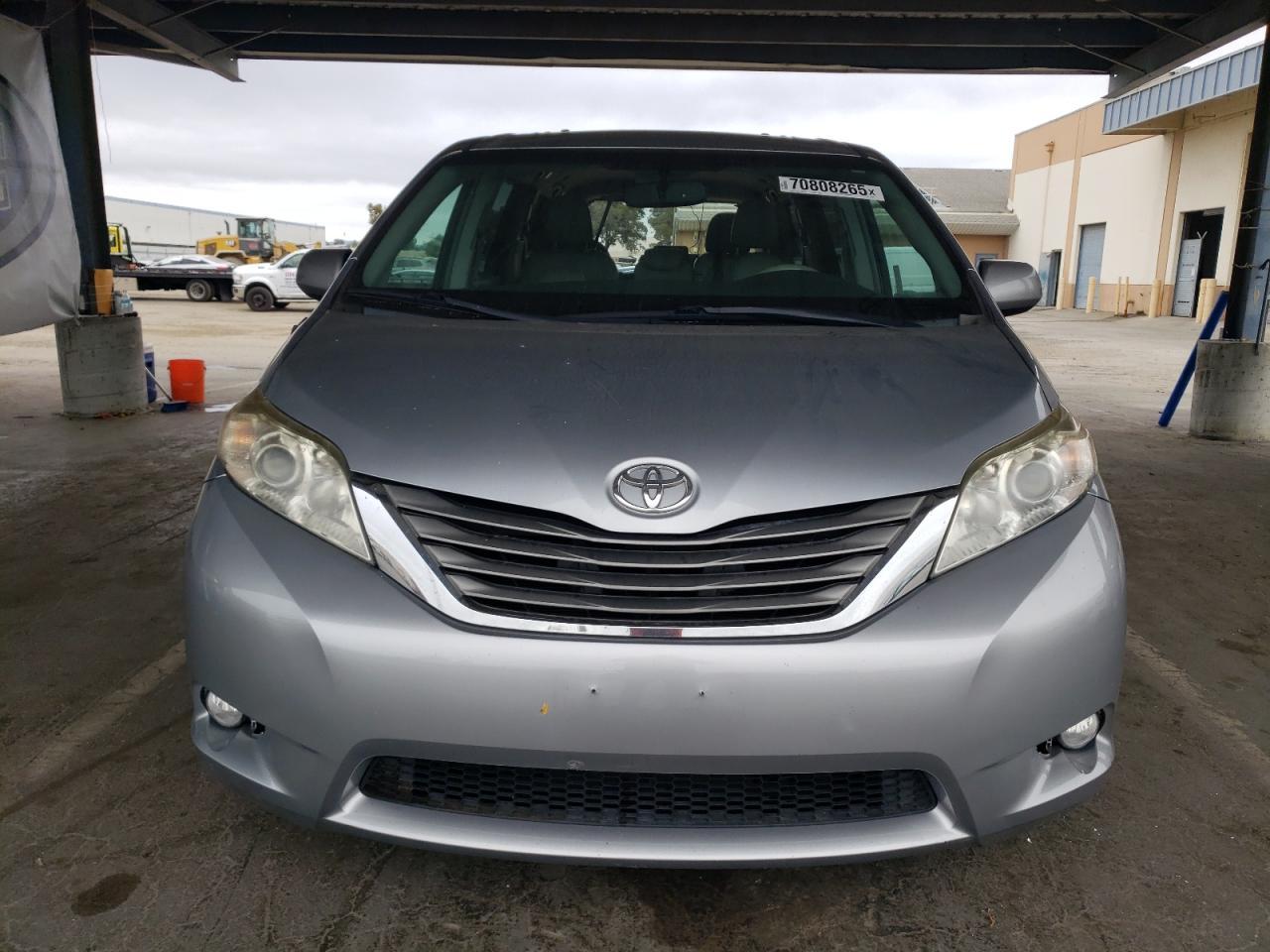 2014 Toyota Sienna Xle - Фото 5