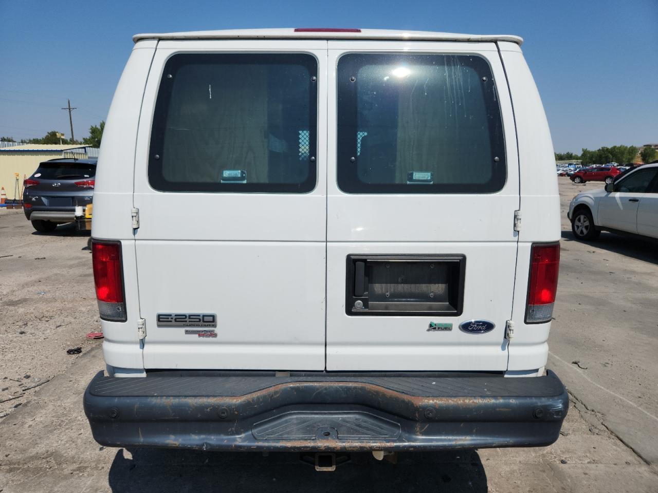 2013 Ford Econoline E250 Van - Фото 6