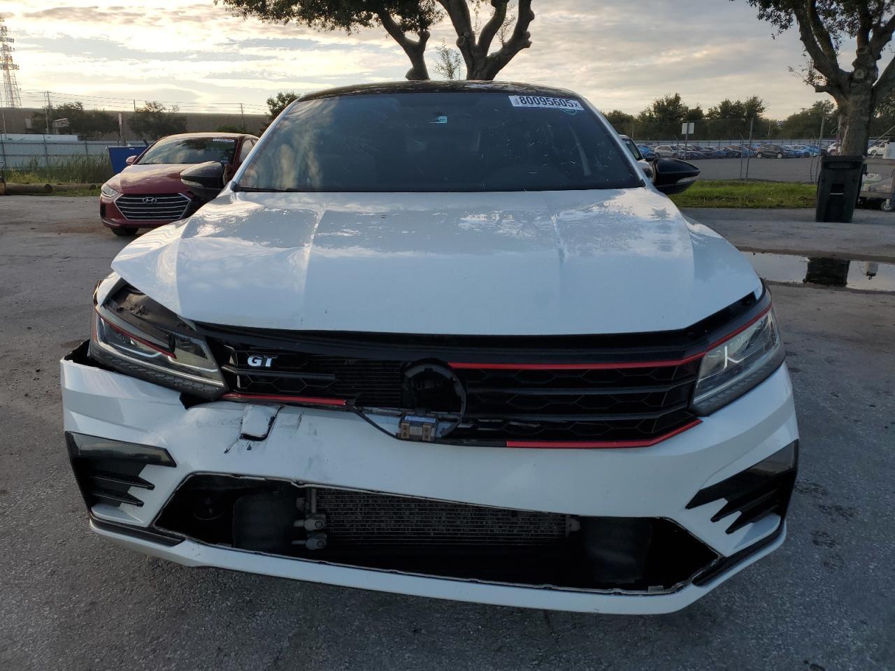 2018 Volkswagen Passat Gt - Image 5