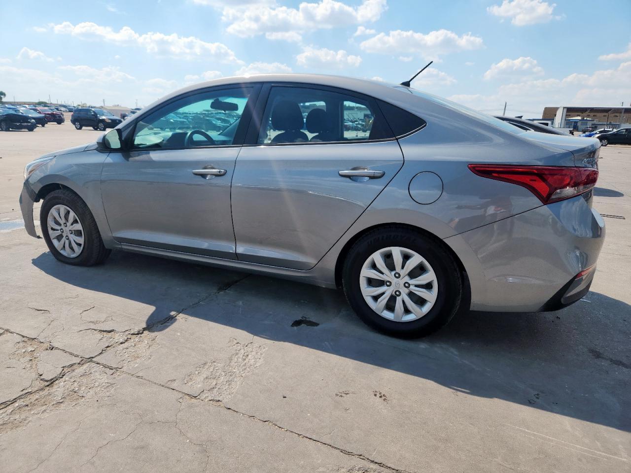 2021 Hyundai Accent Se - Фото 2