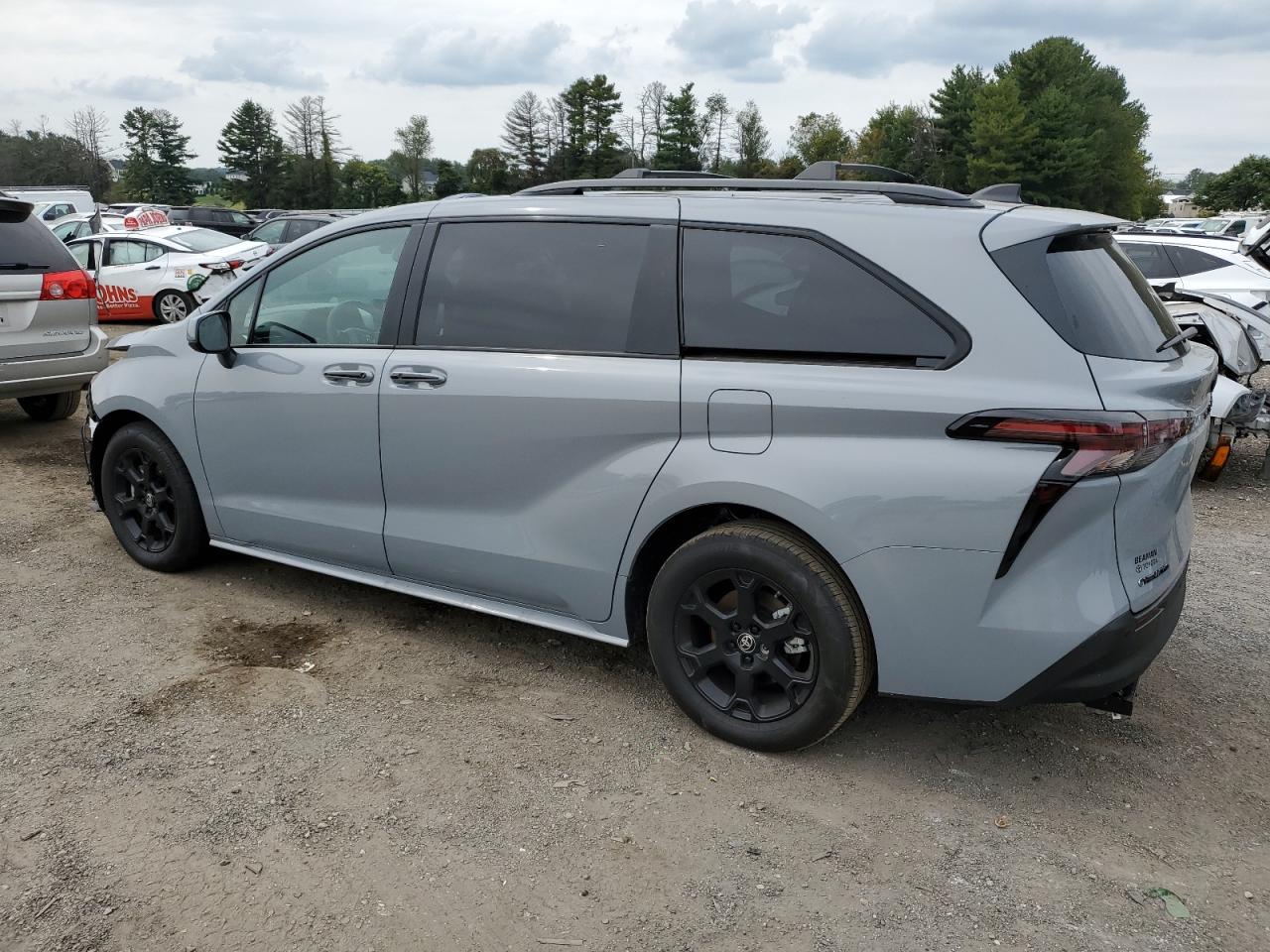 2025 Toyota Sienna Xse - Image 2