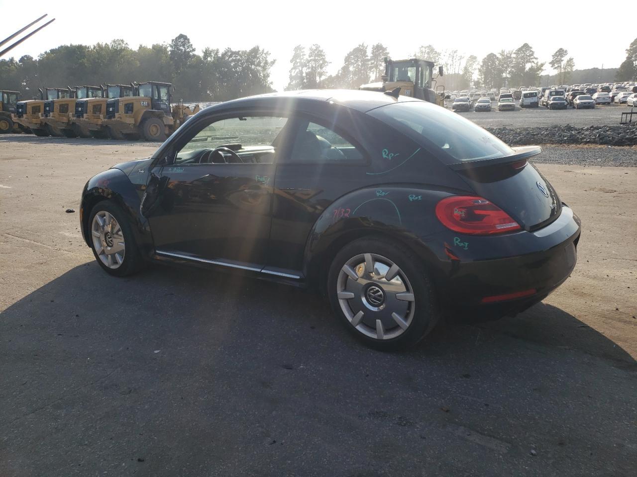 2013 Volkswagen Beetle Turbo - Фото 2