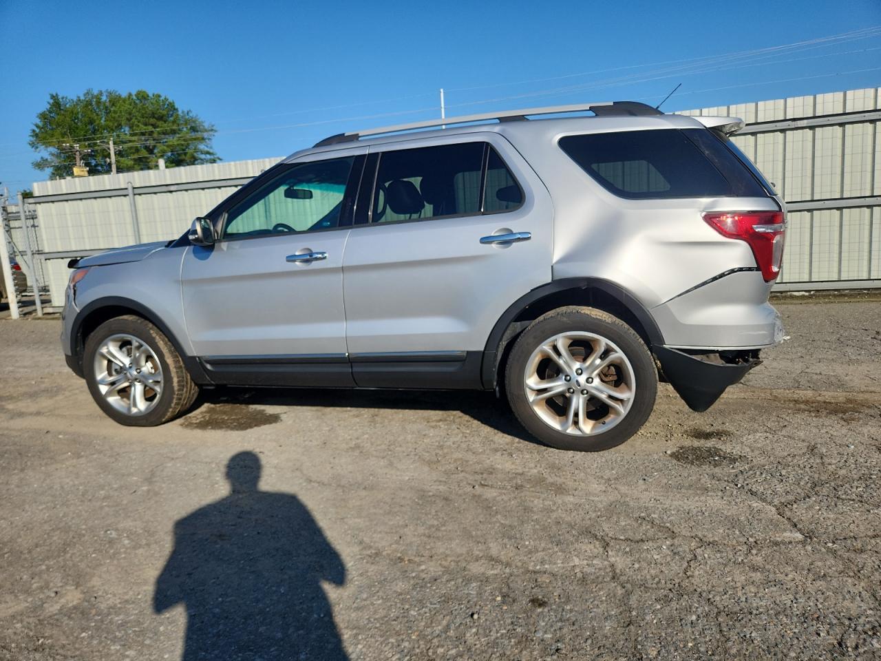 2014 Ford Explorer Limited - Image 2