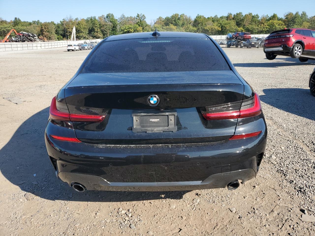 2022 BMW 330Xi - Фото 6