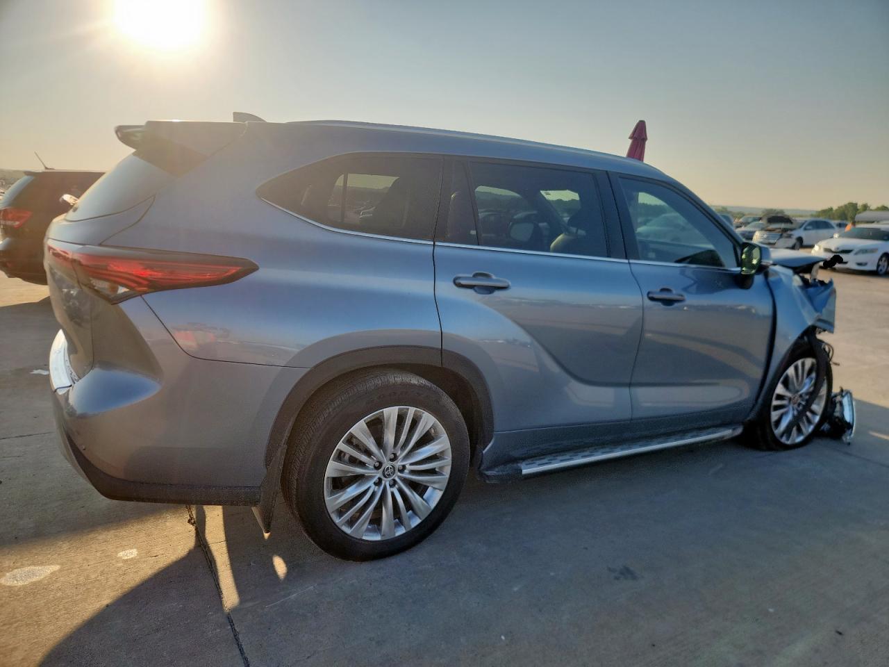 2023 Toyota Highlander L - Фото 3
