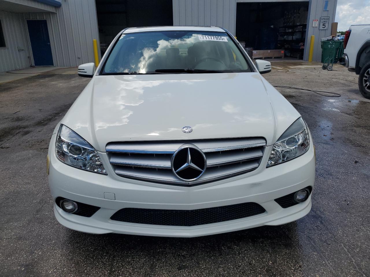 2010 Mercedes-Benz C 300 - Фото 5
