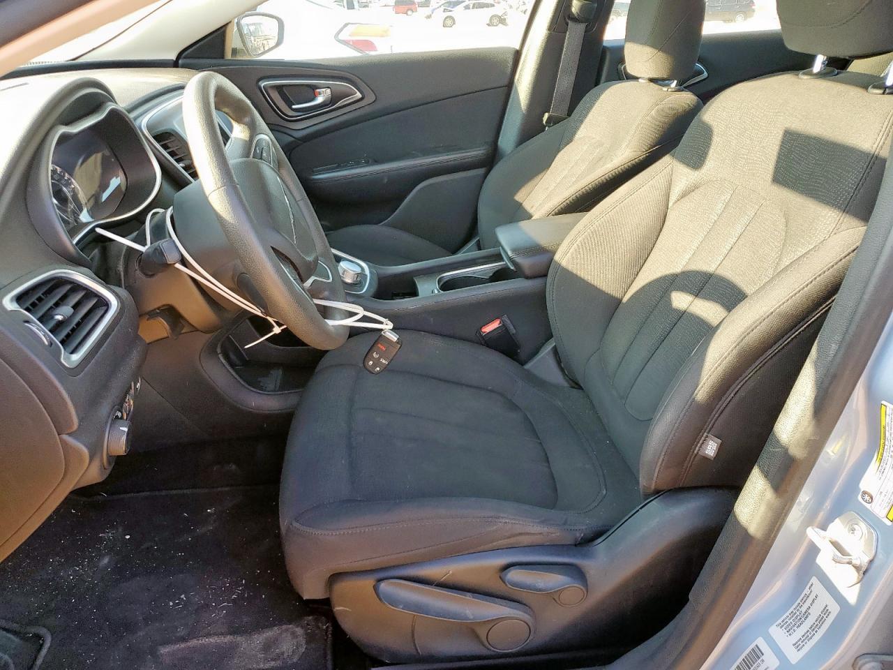 2015 Chrysler 200 Limited - Фото 7