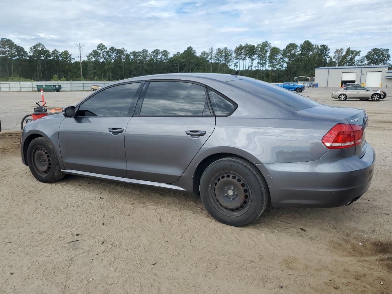 2015 Volkswagen Passat S - Фото 2