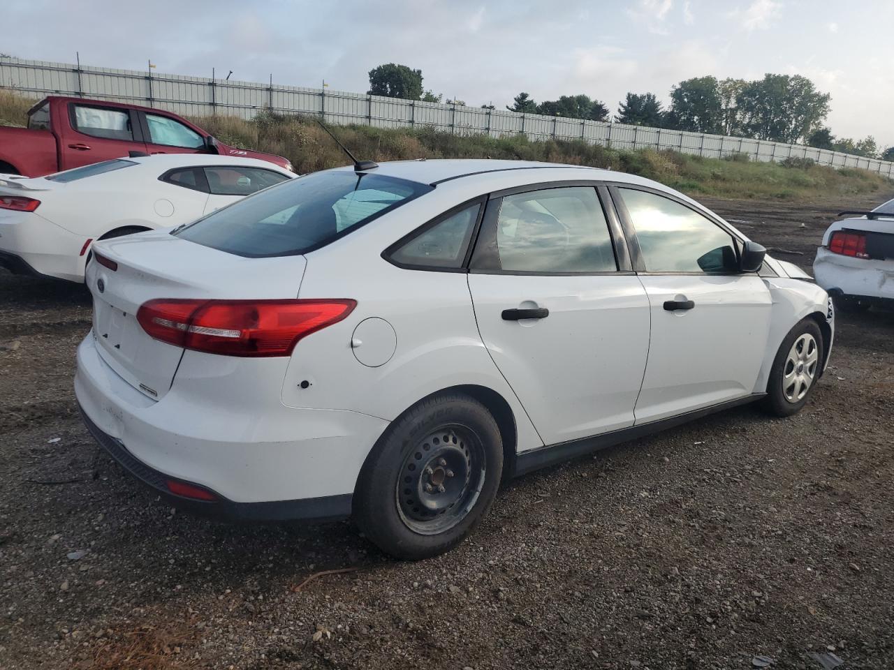 2015 Ford Focus S - Фото 3