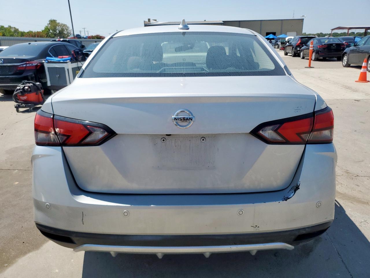 2022 Nissan Versa Sv - Image 6