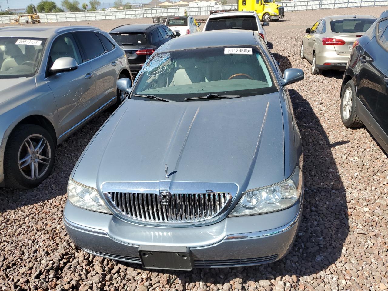 2004 Lincoln Town Car Ultimate - Фото 5