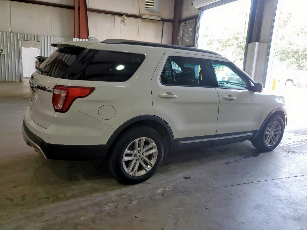2017 Ford Explorer Xlt - Фото 3