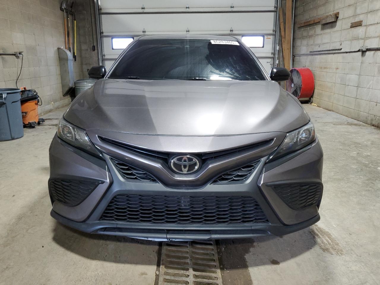 2021 Toyota Camry Se - Фото 5
