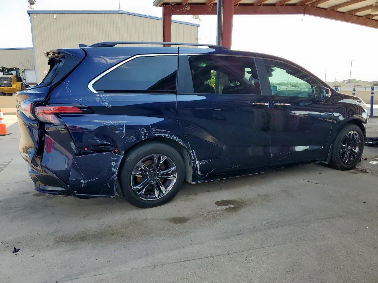 2024 Toyota Sienna Xse - Фото 3