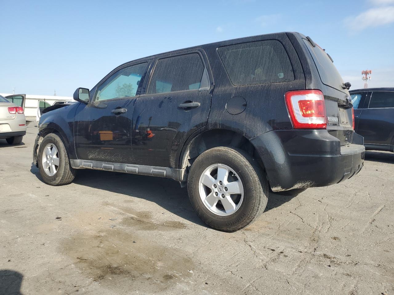 2011 Ford Escape Xls - Фото 2