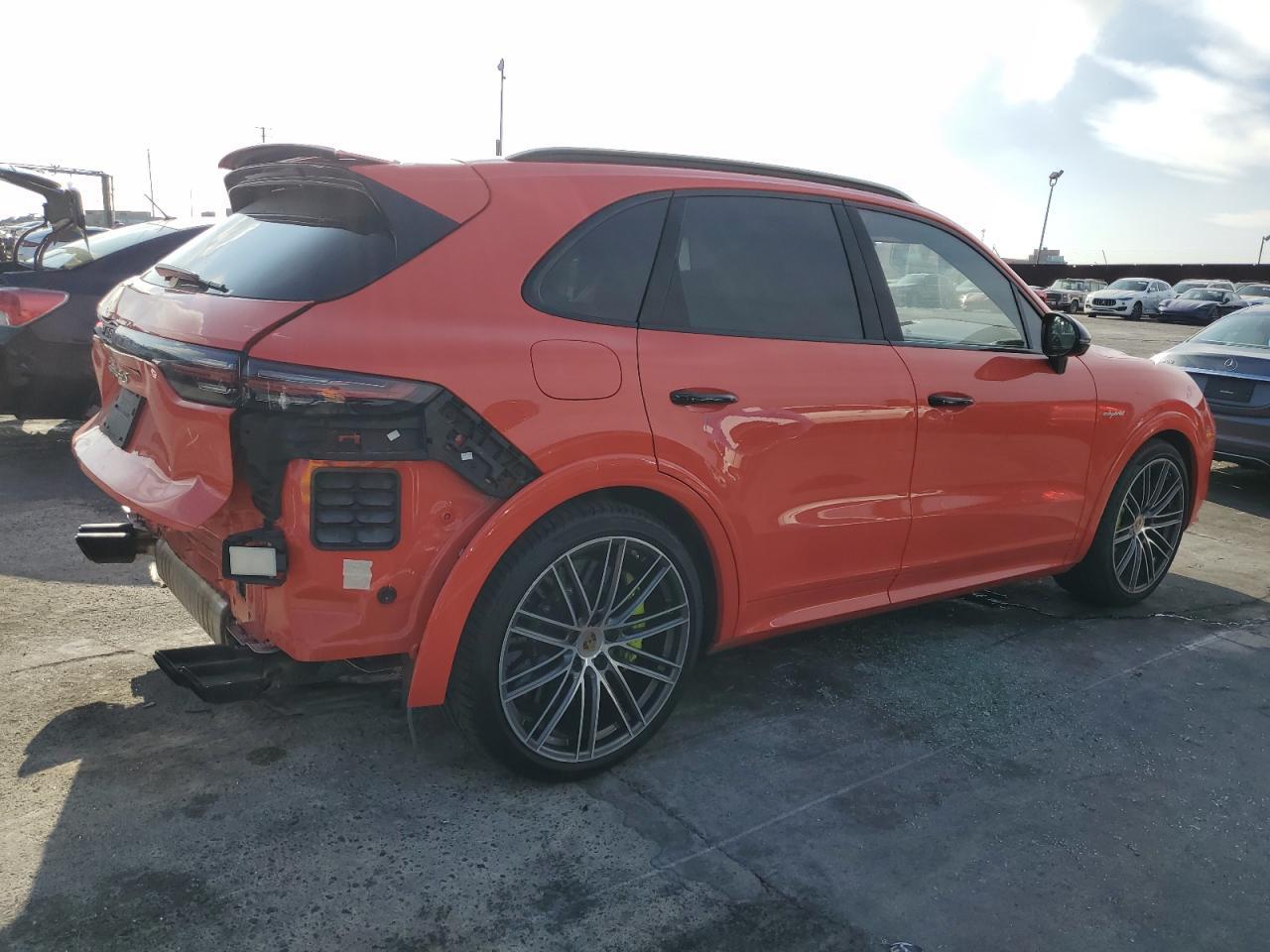 2020 Porsche Cayenne Turbo S E-Hybrid - Фото 3