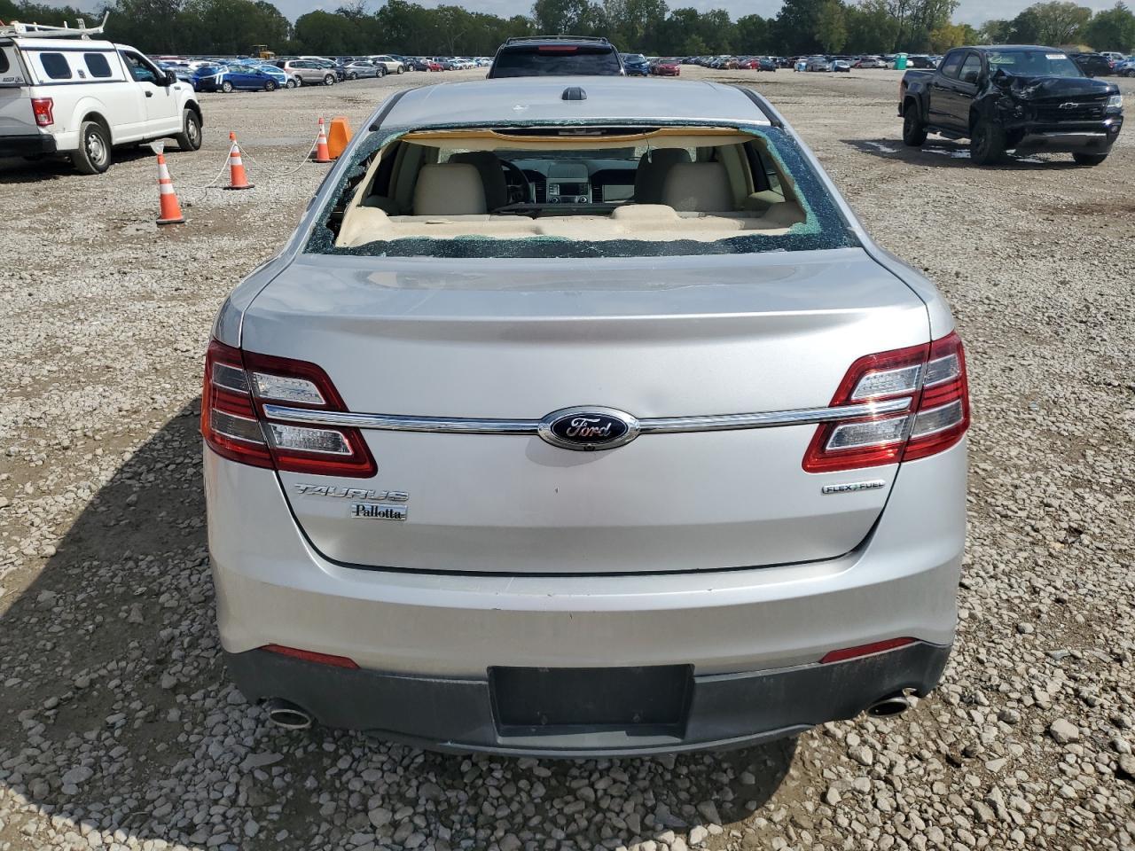 2015 Ford Taurus Se - Фото 6
