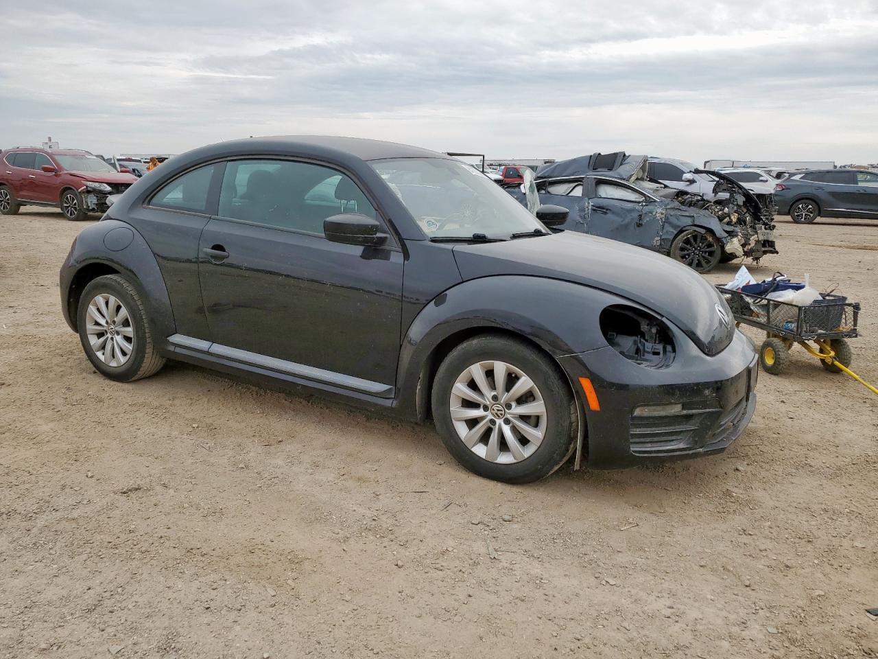 2017 Volkswagen Beetle 1.8T - Фото 4
