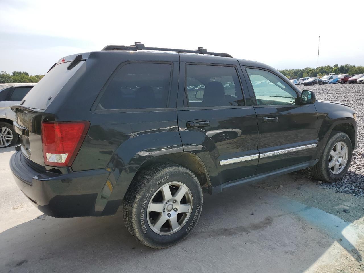 2010 Jeep Grand Cherokee Laredo - Image 3