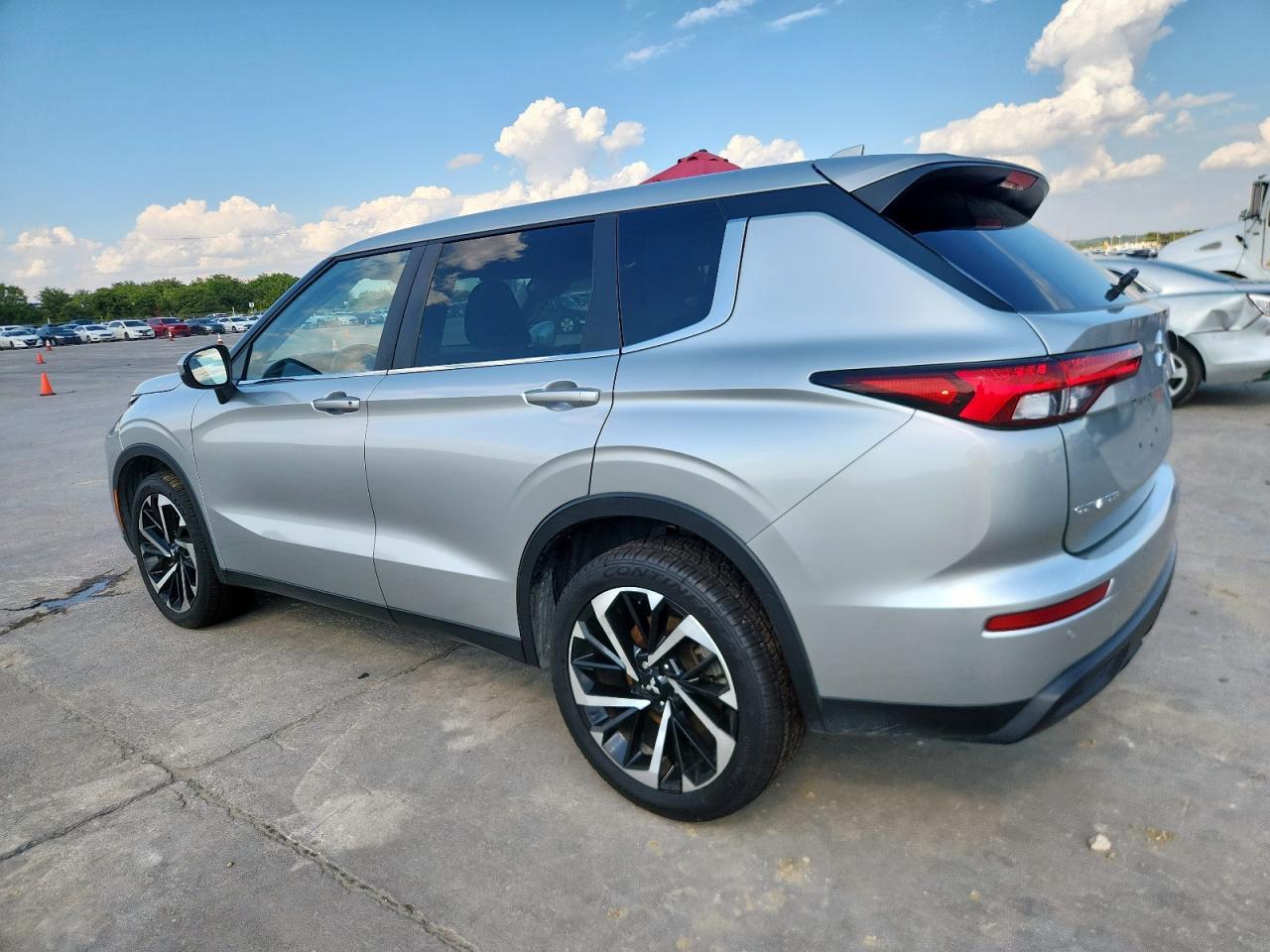 2022 Mitsubishi Outlander Es - Фото 2
